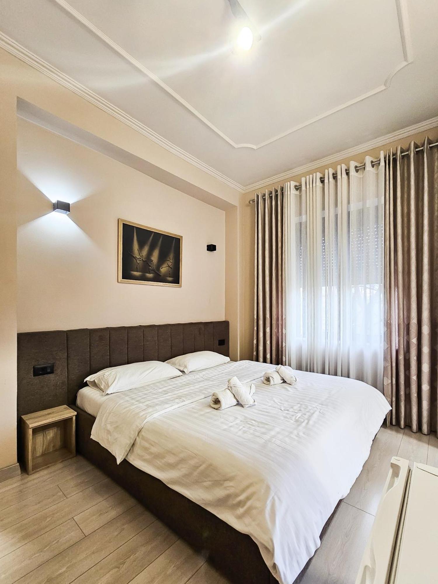 Sunflower Junior Suite Tirana Esterno foto